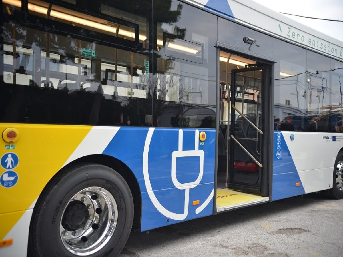 Χανιά: Στο Νοσοκομείο οδηγός ηλεκτρικού λεωφορείου μετά από επίθεση κουκουλοφόρου