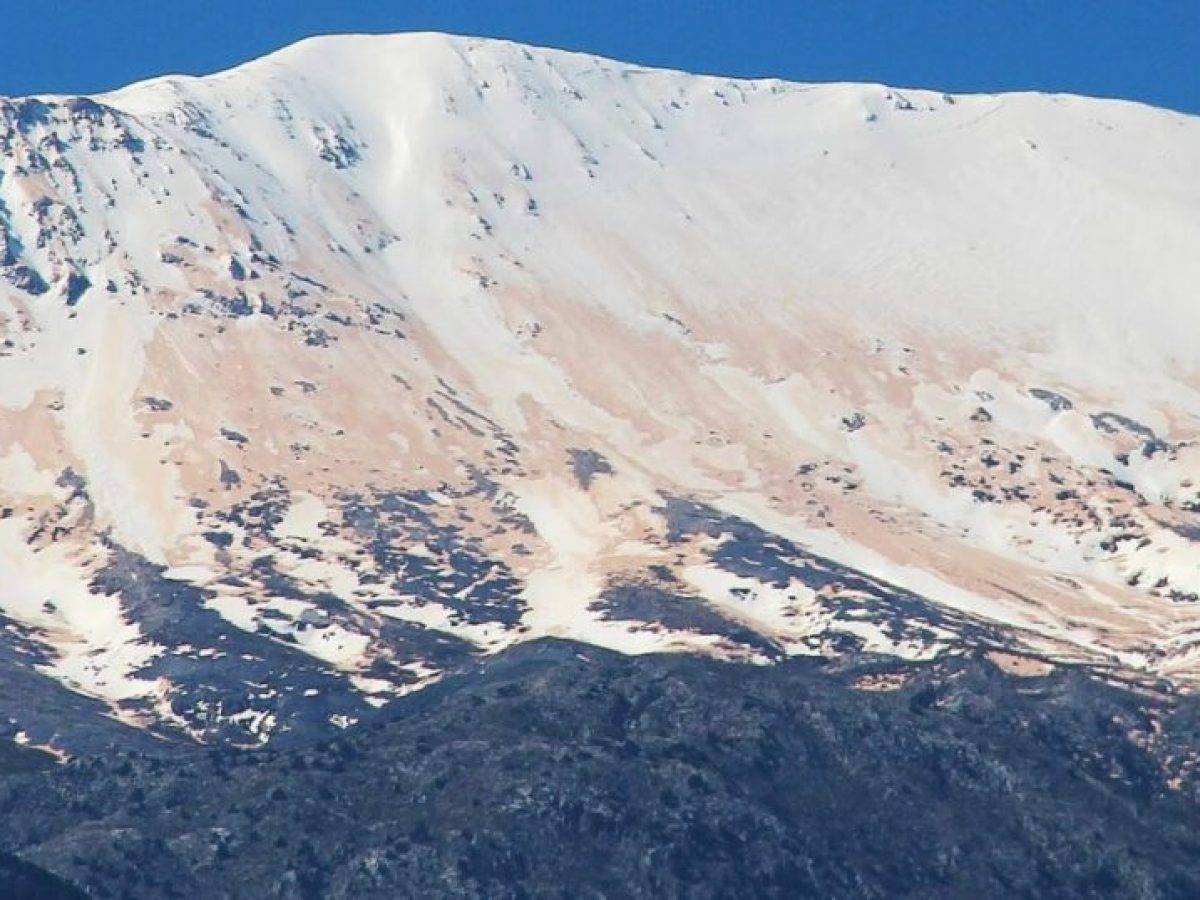 Χανιά | Το αποτύπωμα της Αφρικάνικης σκόνης στα χιόνια των Λευκών Ορέων | Photos