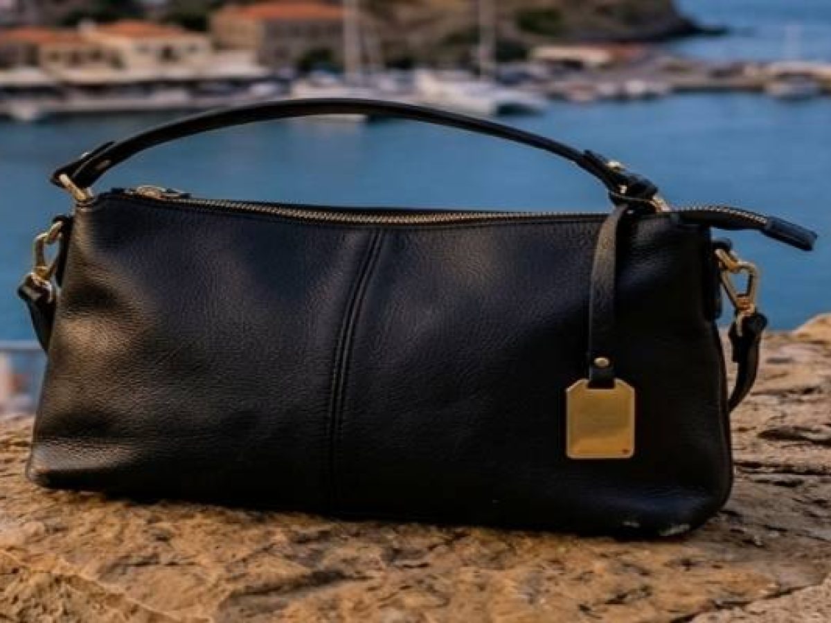 Χάθηκε γυναικεία τσάντα με σημαντικά έγγραφα στη Μύρινα