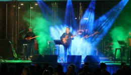 chiliades-episkeptes-ke-fetos-sti