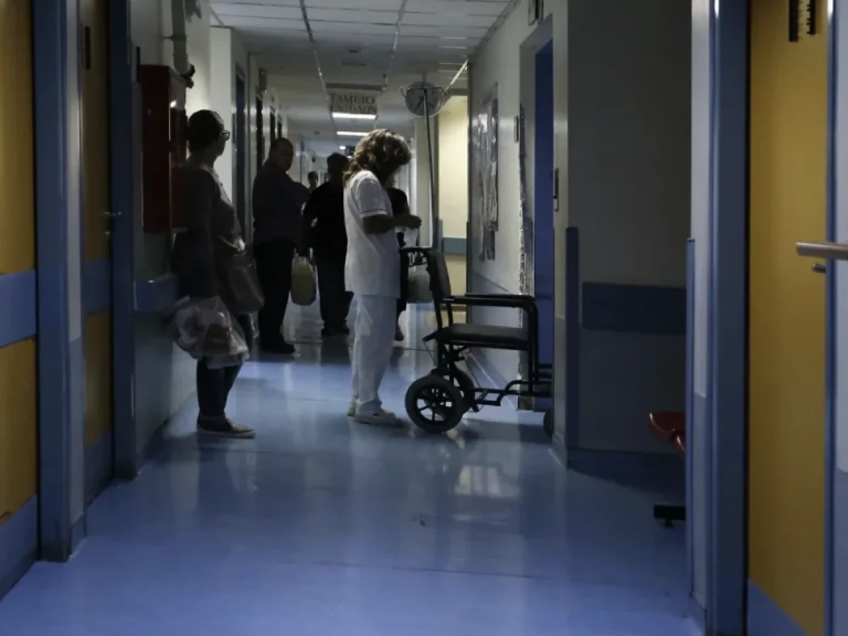 Χειροπέδες σε 7 παράνομες αποκλειστικές νοσοκόμες στο «Αττικόν» – Δούλευαν χωρίς πτυχία και άδειες