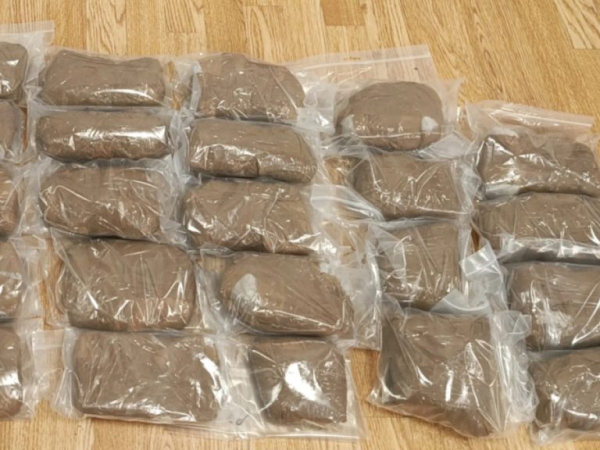 Χειροπέδες σε διακινητή στην Καστοριά – Μετέφερε μεγάλη ποσότητα ακατέργαστης κάνναβης