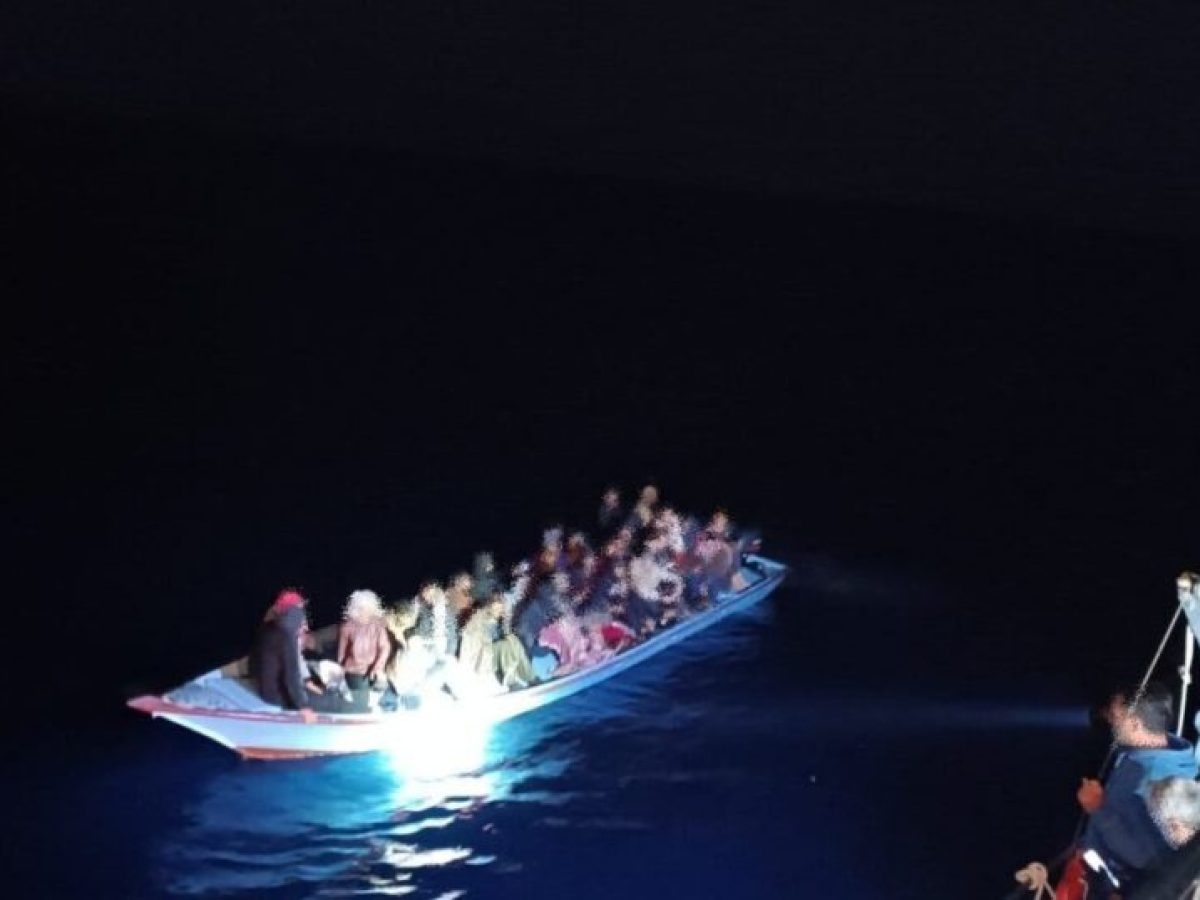 Χωρίς τέλος οι μεταναστευτικές ροές στην Κρήτη – Τρεις ακόμα λέμβοι εντοπίστηκαν στη Γαύδο