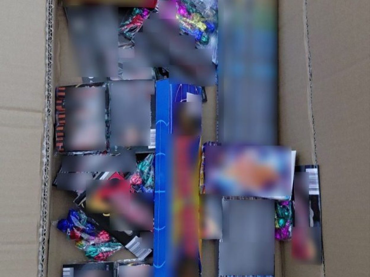 ΧΑΜΟΣ:Πάμε πόλεμο;;Πάνω από 2.000 βεγγαλικά κατασχέθηκαν σε Λέσβο,Χίο,Σάμο.ΦΩΤΟ