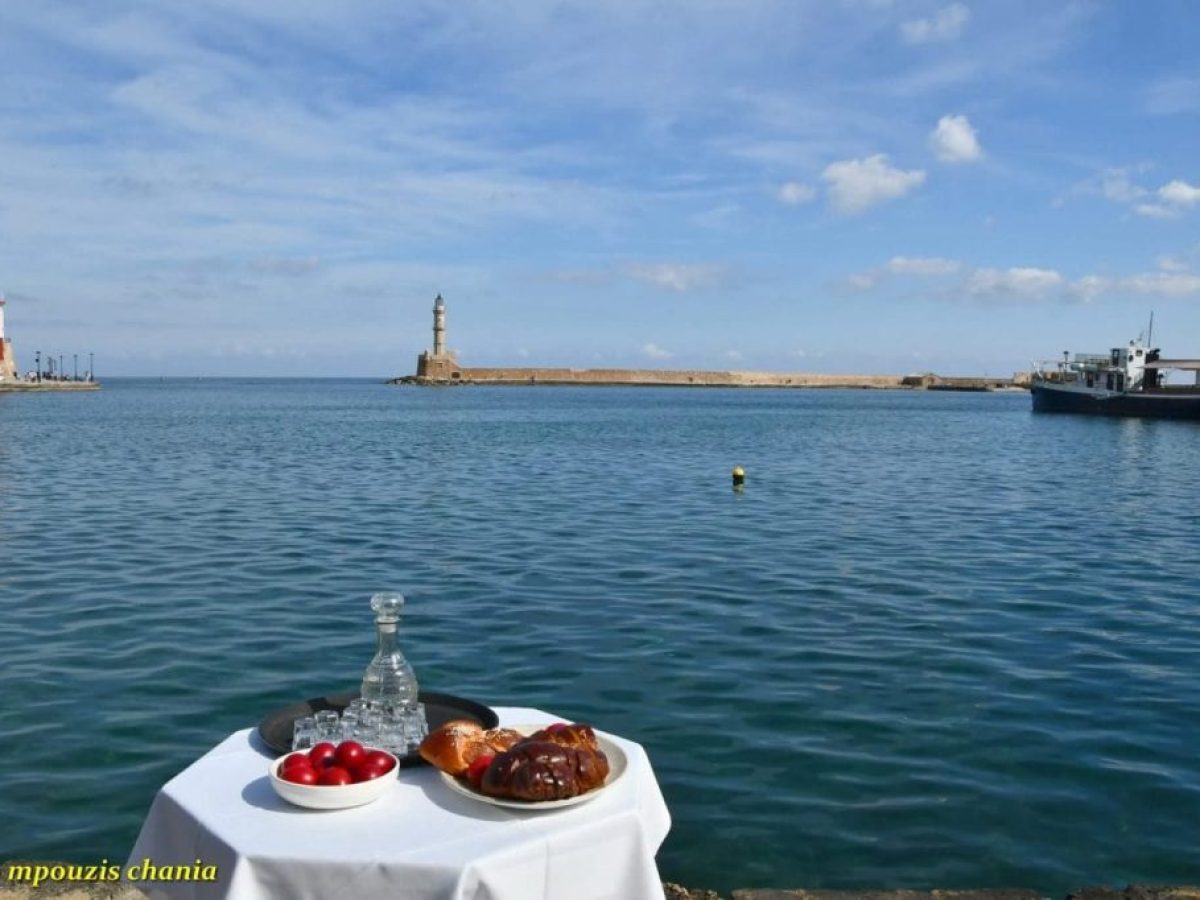 ΧΑΝΙΑ: Πάσχα στο Ενετικό Λιμάνι με τους τουρίστες να… χαζεύουν τις σούβλες!