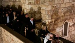 chΑniΑ-stin-iera-moni-tis-1