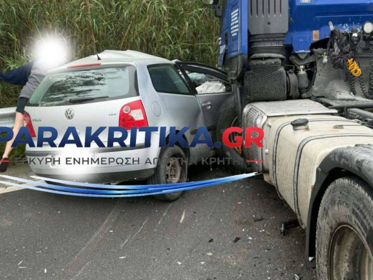 ΧΑΝΙΑ: Τροχαίο στον ΒΟΑΚ! Εγκλωβίστηκε οδηγός. Αυτοκίνητο συγκρούστηκε με τράκτορα! (φωτογραφίες)