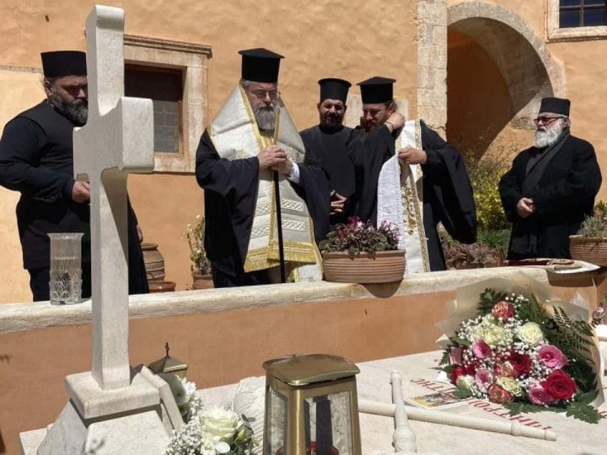 ΧΑΝΙΑ: Αρχιερατικό Τρισάγιο στην Ιερά Μονή Αγίας Τριάδος από τον Σεβ. Ποιμενάρχη κ. Τίτο