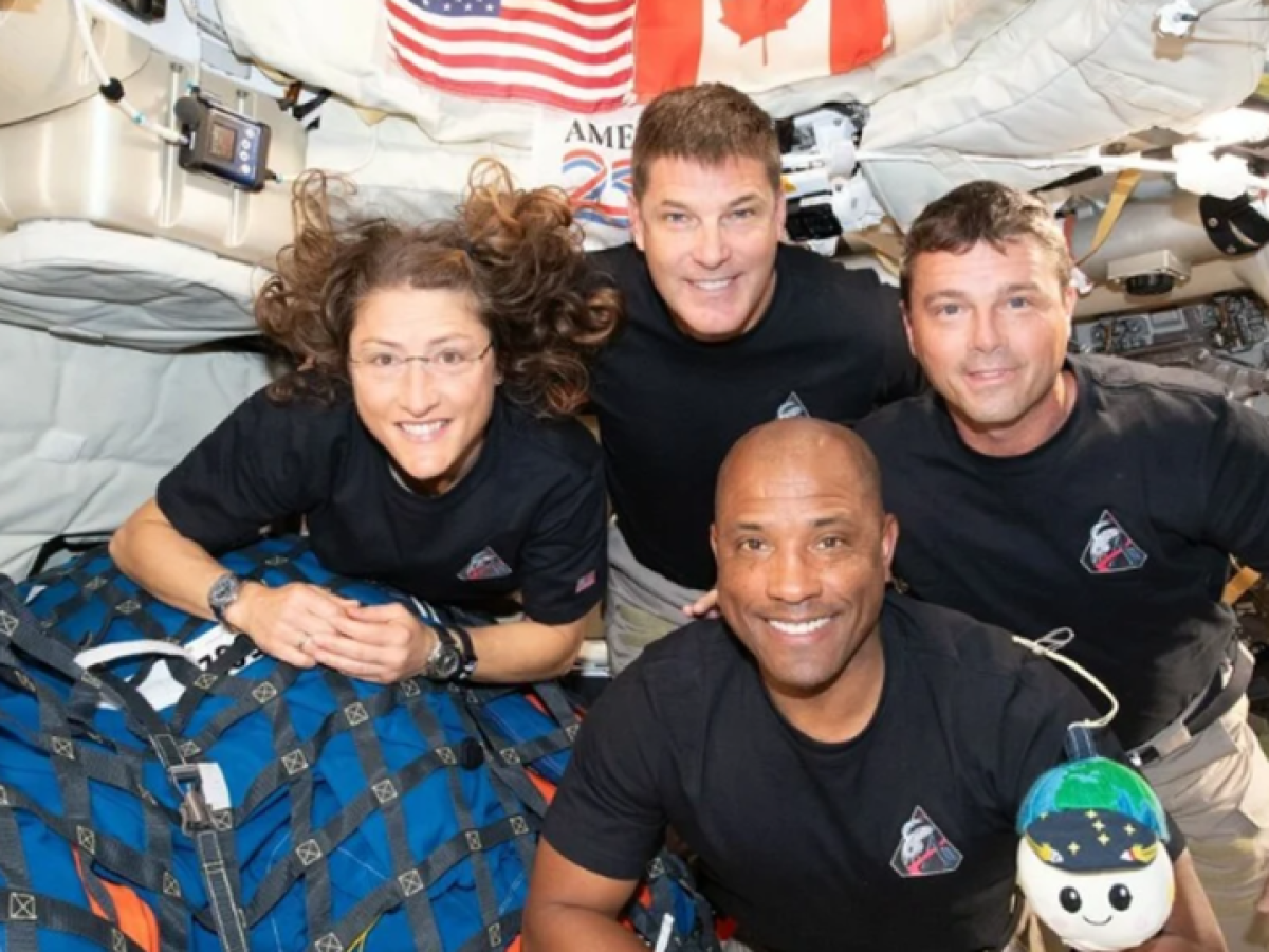 «Δεν το βλέπουμε συχνά, κραυγές χαράς στο Χιούστον» – Ευχάριστα νέα από τους αστροναύτες του Artemis II