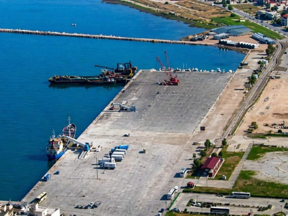 Δεξαμενόπλοιο προσέκρουσε στο λιμάνι του Ναυπλίου