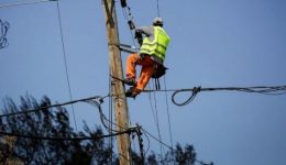 diakopi-ilektrikou-revmatos-sta-fira