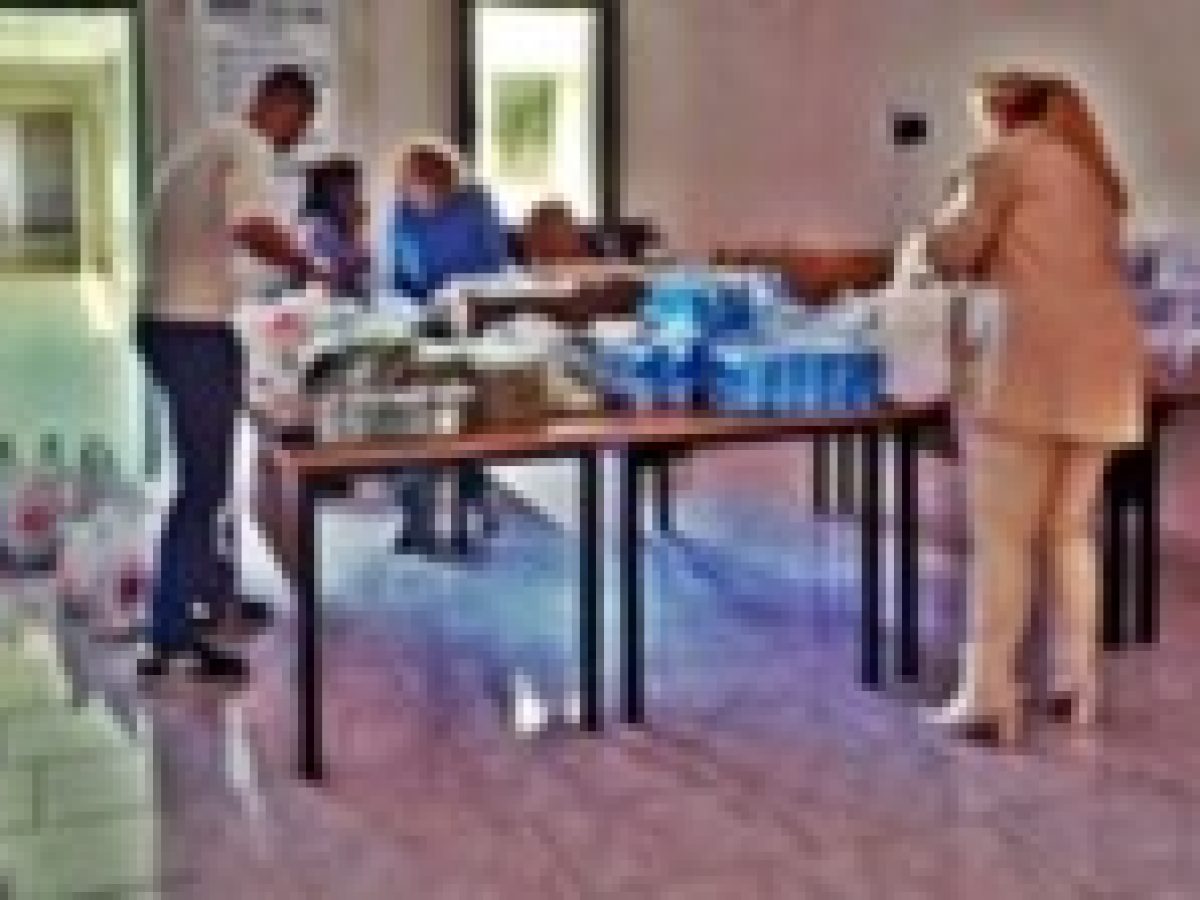 Διανομή δεμάτων από το Περιφερειακό Τμήμα Λευκάδος του  Ελληνικού Ερυθρού Σταυρού