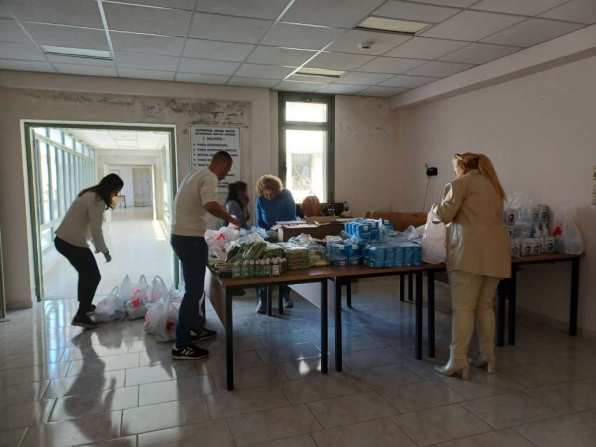 Διανομή Δεμάτων Αγάπης από τον Ερυθρό Σταυρό Λευκάδας