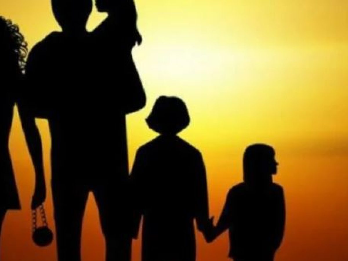 Διανομή τροφίμων απο την Ένωση Πολυτέκνων Σαντορίνης