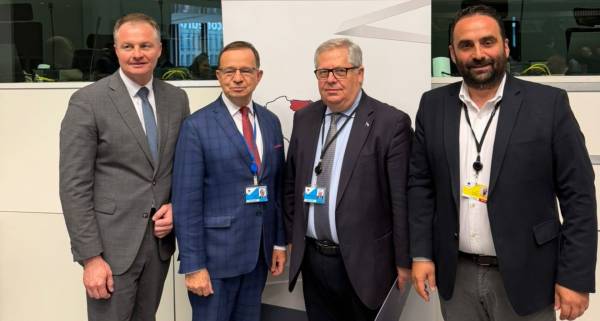 dimiourgia-simmachias-gia-tis-periferies-1