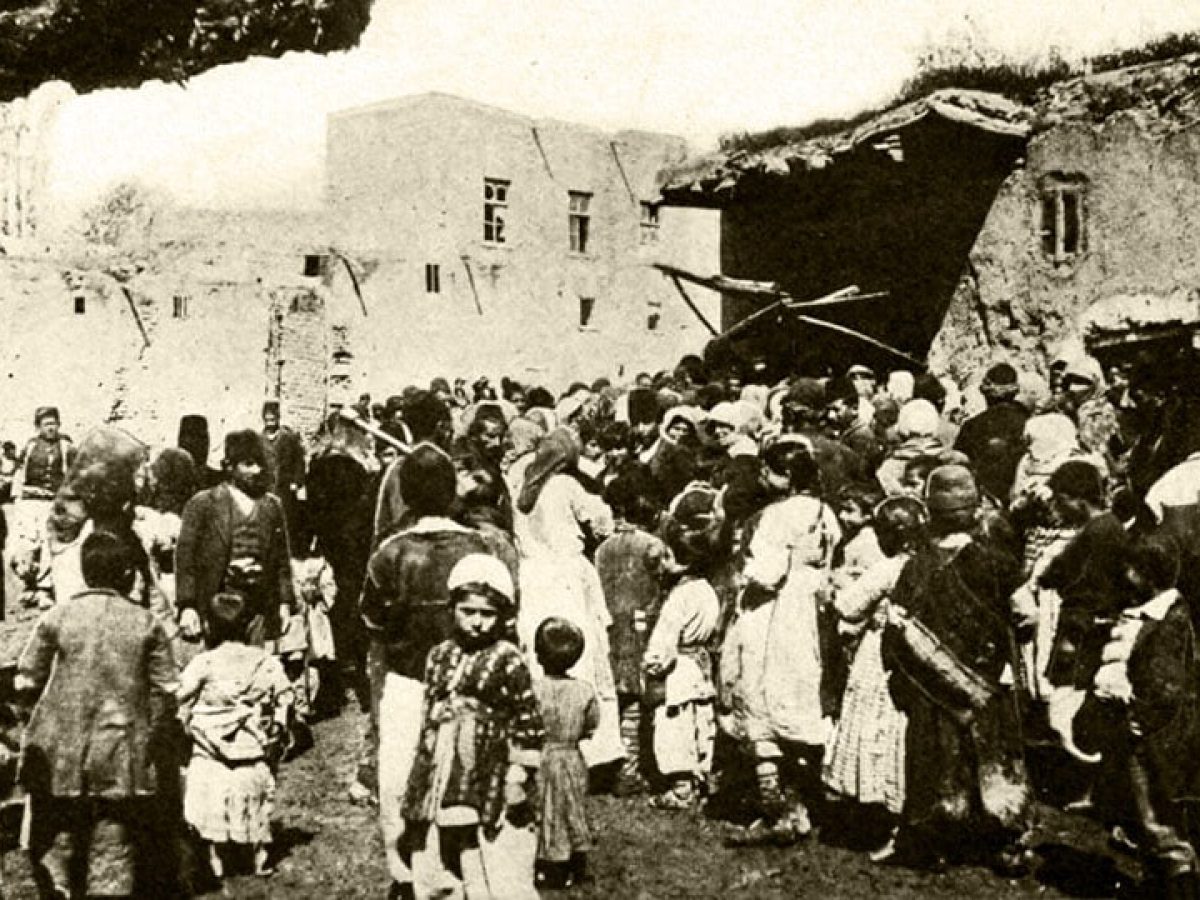 &Delta;&eta;&mu;ή&tau;&rho;&eta;&sigmaf; &Psi;&alpha;&theta;ά&sigmaf;: &laquo;&Alpha;&pi;ό&tau;&omicron;&mu;&alpha; ή&lambda;&theta;&epsilon; &omicron; &phi;ό&beta;&omicron;&sigmaf;, έ&nu;&alpha; &pi;&rho;&omega;&iota;&nu;ό&raquo; &ndash; &Eta; &pi;&rho;ώ&tau;&eta; &mu;έ&rho;&alpha; &tau;&eta;&sigmaf; &Gamma;&epsilon;&nu;&omicron;&kappa;&tau;&omicron;&nu;ί&alpha;&sigmaf; &tau;&omega;&nu; &Alpha;&rho;&mu;&epsilon;&nu;ί&omega;&nu; &sigma;&tau;&eta;&nu; &Tau;&rho;&alpha;&pi;&epsilon;&zeta;&omicron;ύ&nu;&tau;&alpha;