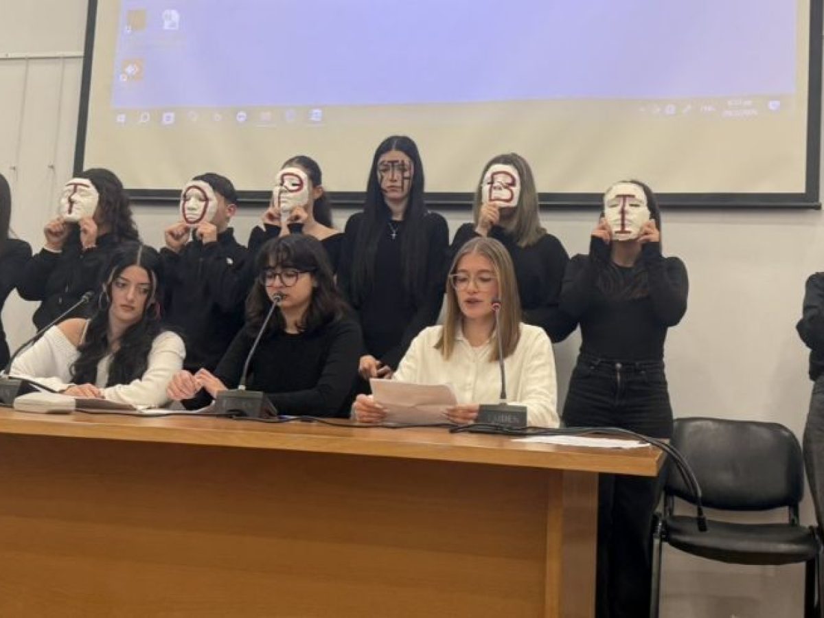 Δήμος Τήνου: «STOP στη Βία» Δυνατό μήνυμα από τους μαθητές των Λυκείων