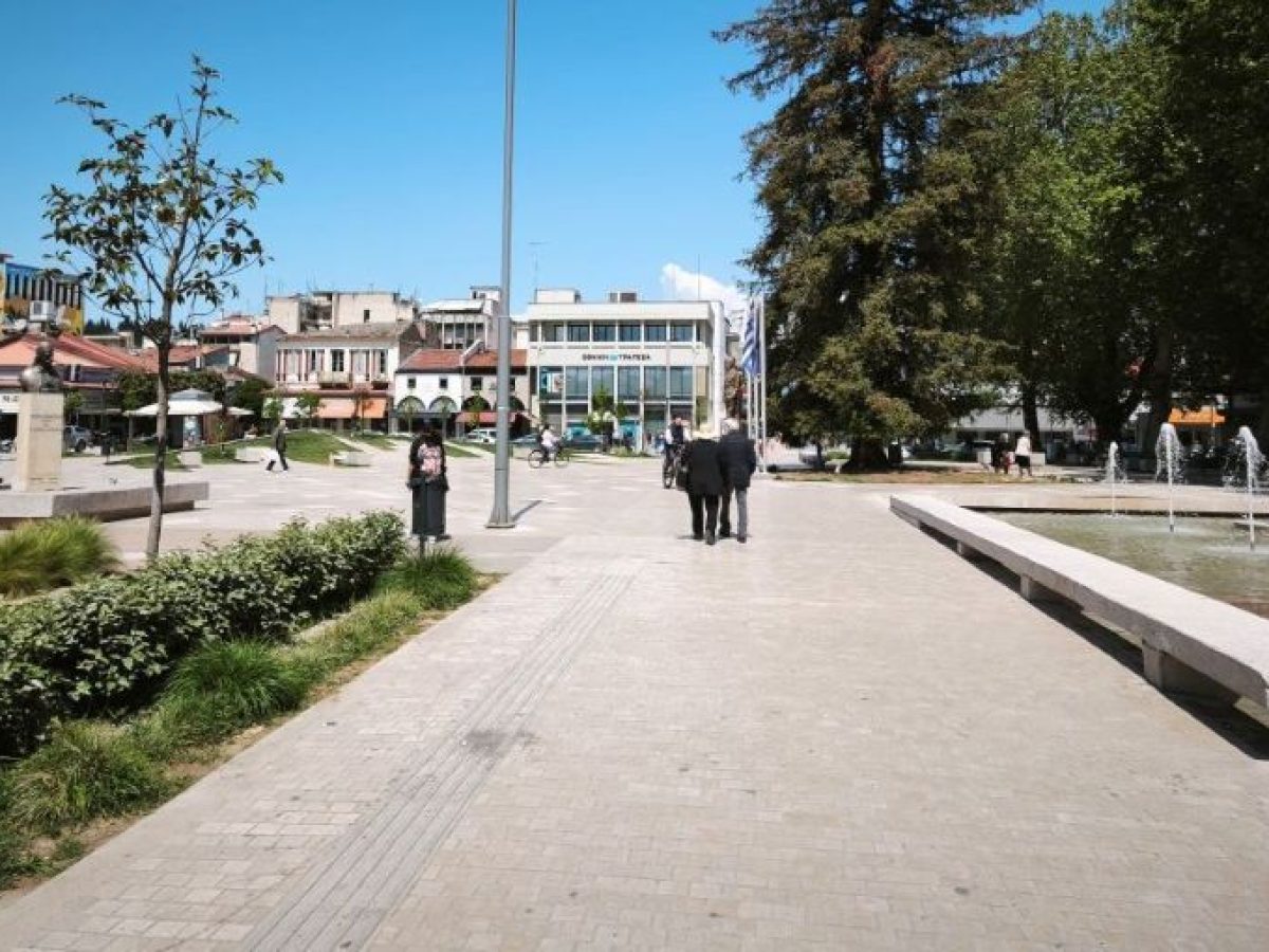 Δήμος Τρικκαίων: Συνεργασία όλων, μέριμνα και φροντίδα για την κεντρική πλατεία