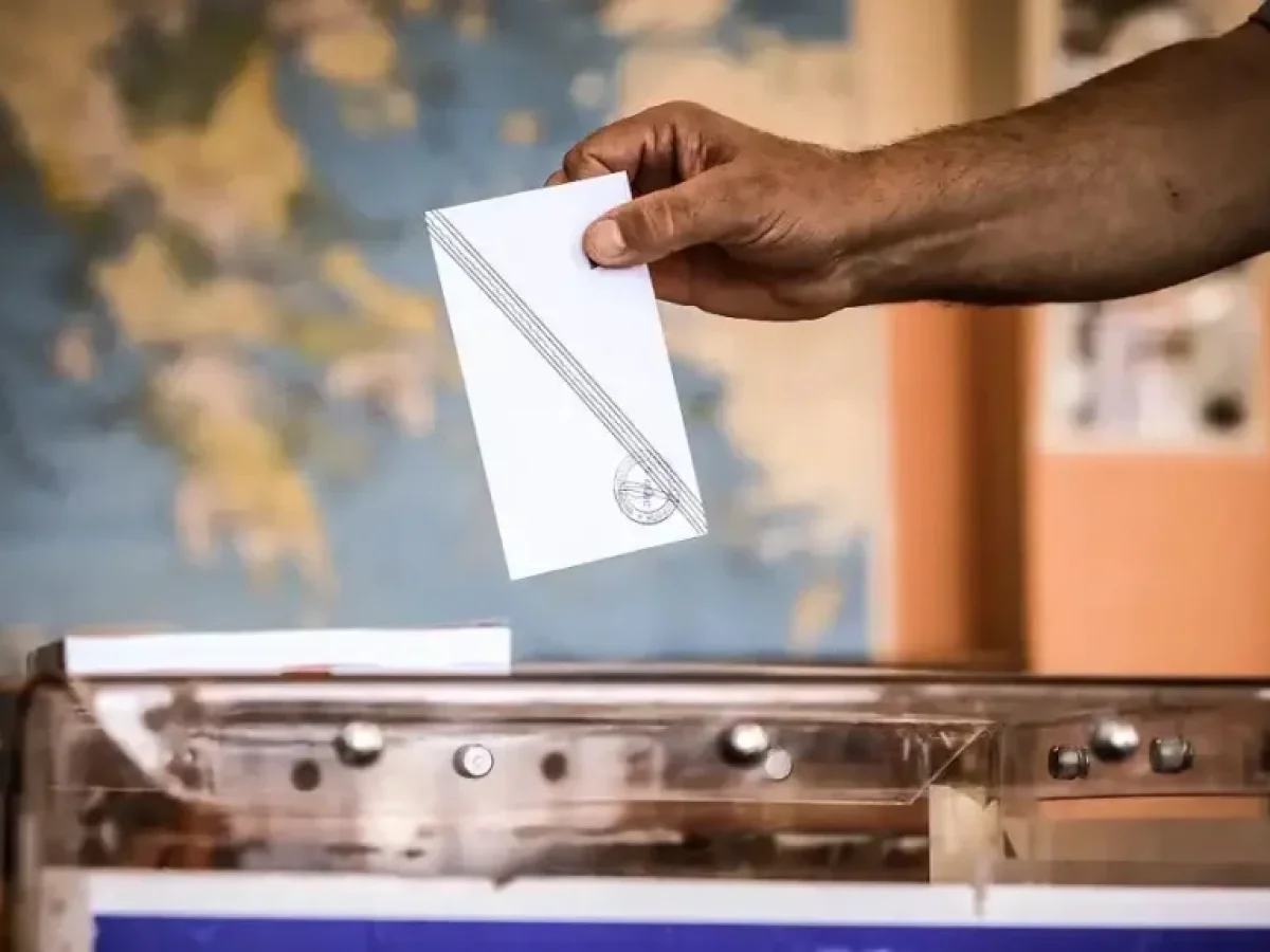 Δημοσκόπηση RealPolls: Στο 24,6% η ΝΔ, στο 10% το ΠΑΣΟΚ – Οι Ελληνες και το ρουσφέτι