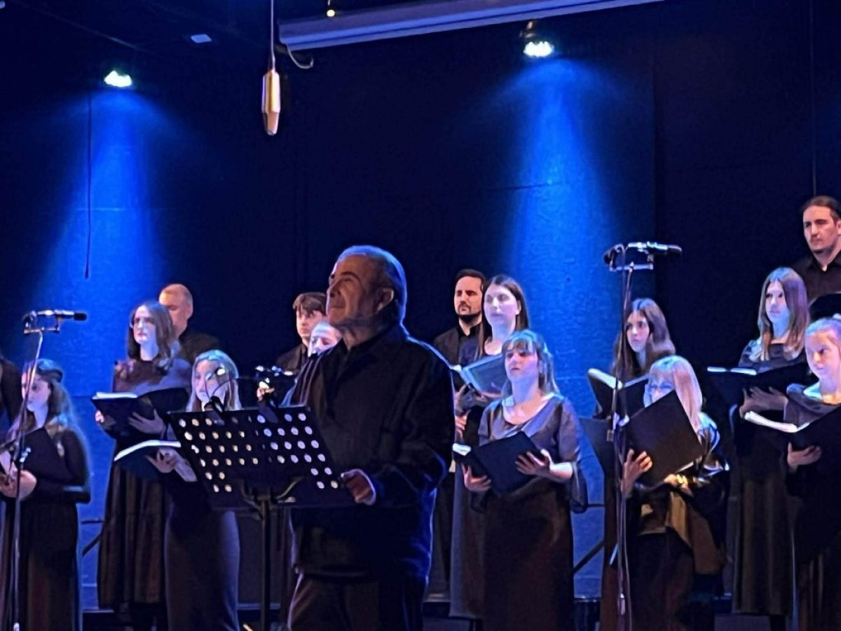 Δημοτικό Ωδείο: «Ύμνοι Αγγέλων σε Ρυθμούς Ανθρώπων» με τη Σόνια Θεοδωρίδου και τον Λάκη Λαζόπουλο (ΦΩΤΟ)