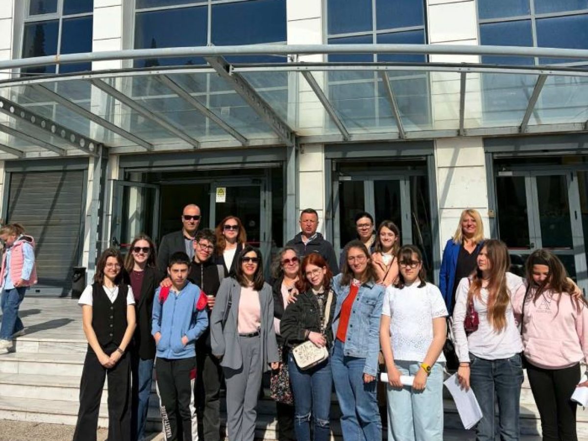 Δυναμική παρουσία του 1ου Γυμνασίου Ραφήνας στο Πανελλήνιο Μαθητικό Συνέδριο