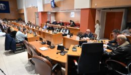 dipli-sinedriasi-gia-to-periferiako