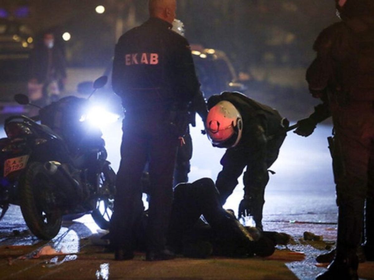 Δείτε φωτογραφίες: Αυτοκίνητο συγκρούστηκε με μηχανάκι