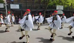 dite-zontana-tin-parelasi-gia