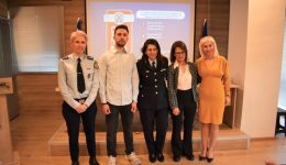 divdialexi-me-thema-Cyberbullying-1
