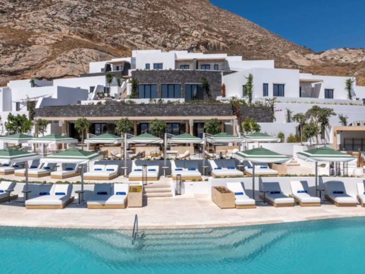 Το Sandblu Santorini επιστρέφει ως το πρώτο ξενοδοχείο της LXR Hotels & Resorts στην Ελλάδα