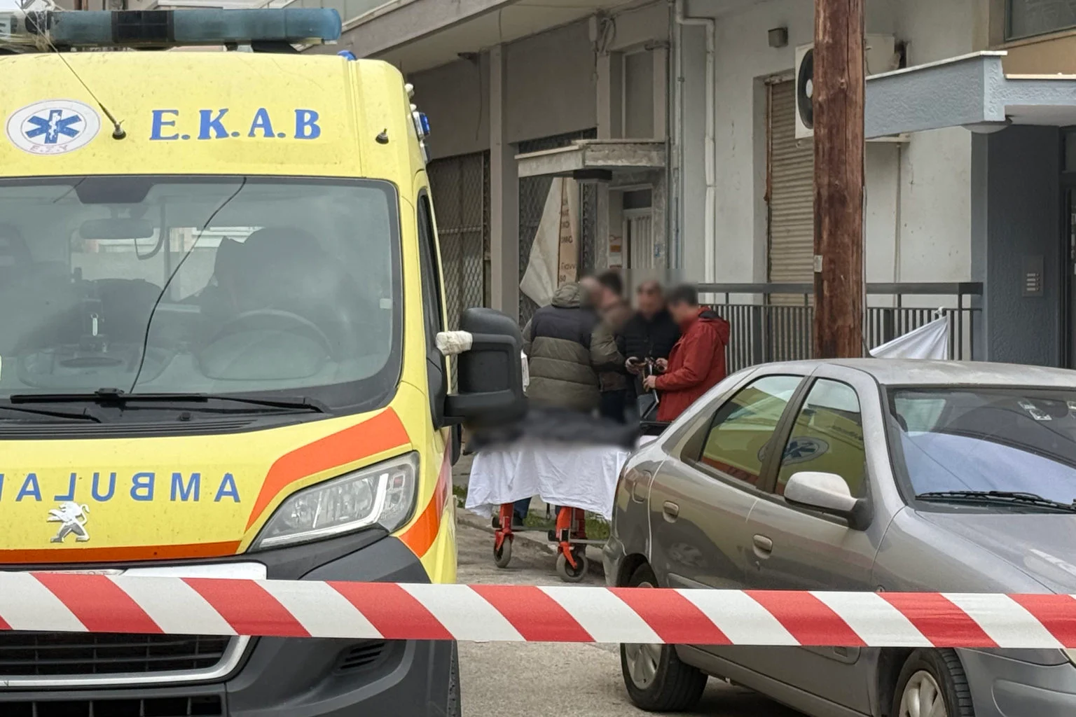 dolofonia-tragoudisti-stin-karditsa-vinteo