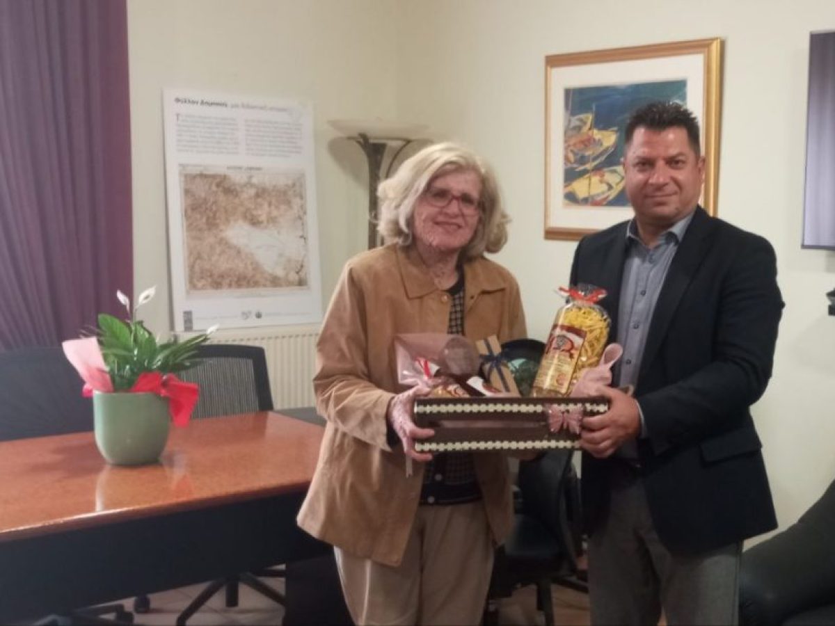 Δωρεά ιστορικών κειμηλίων από την τέως Διευθύντρια του Υποθηκοφυλακείου στον Δήμο Δομοκού