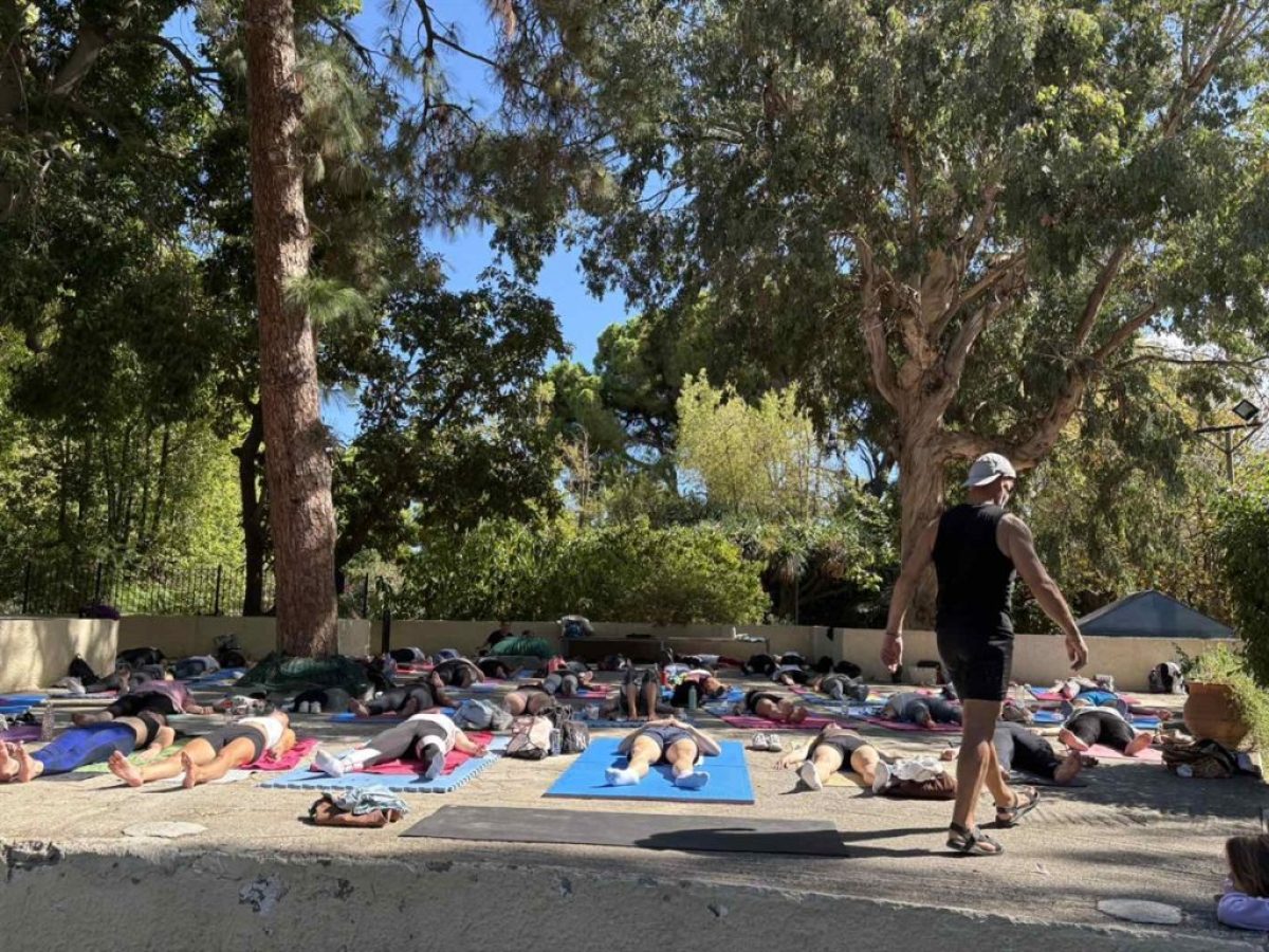 Δωρεάν μάθημα γιόγκα την Κυριακή στο Δημοτικό Κήπο