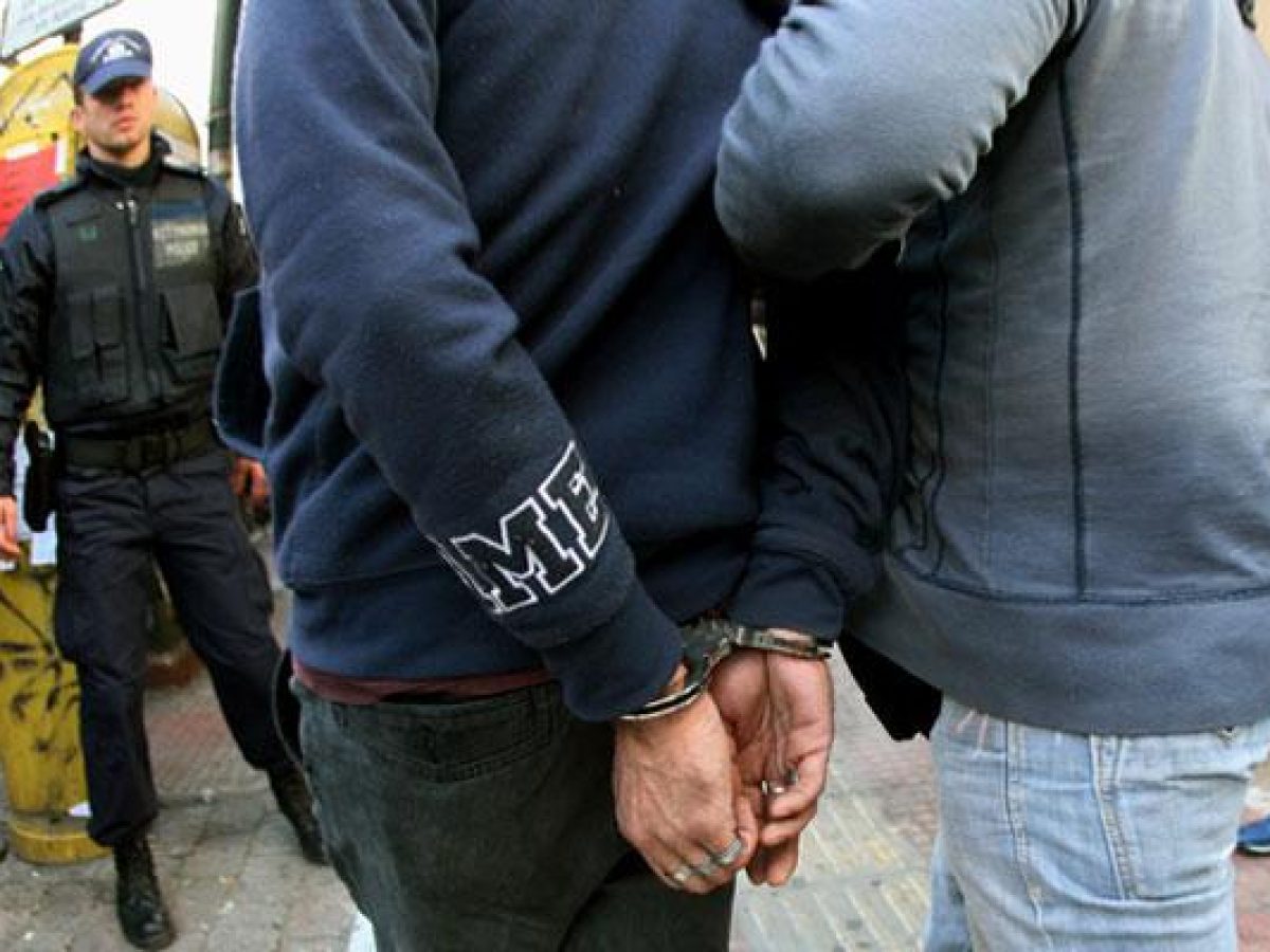 Δωρίδα: Σύλληψη δύο ανδρών για κατοχή ναρκωτικών εντός οχήματος στο Καστράκι