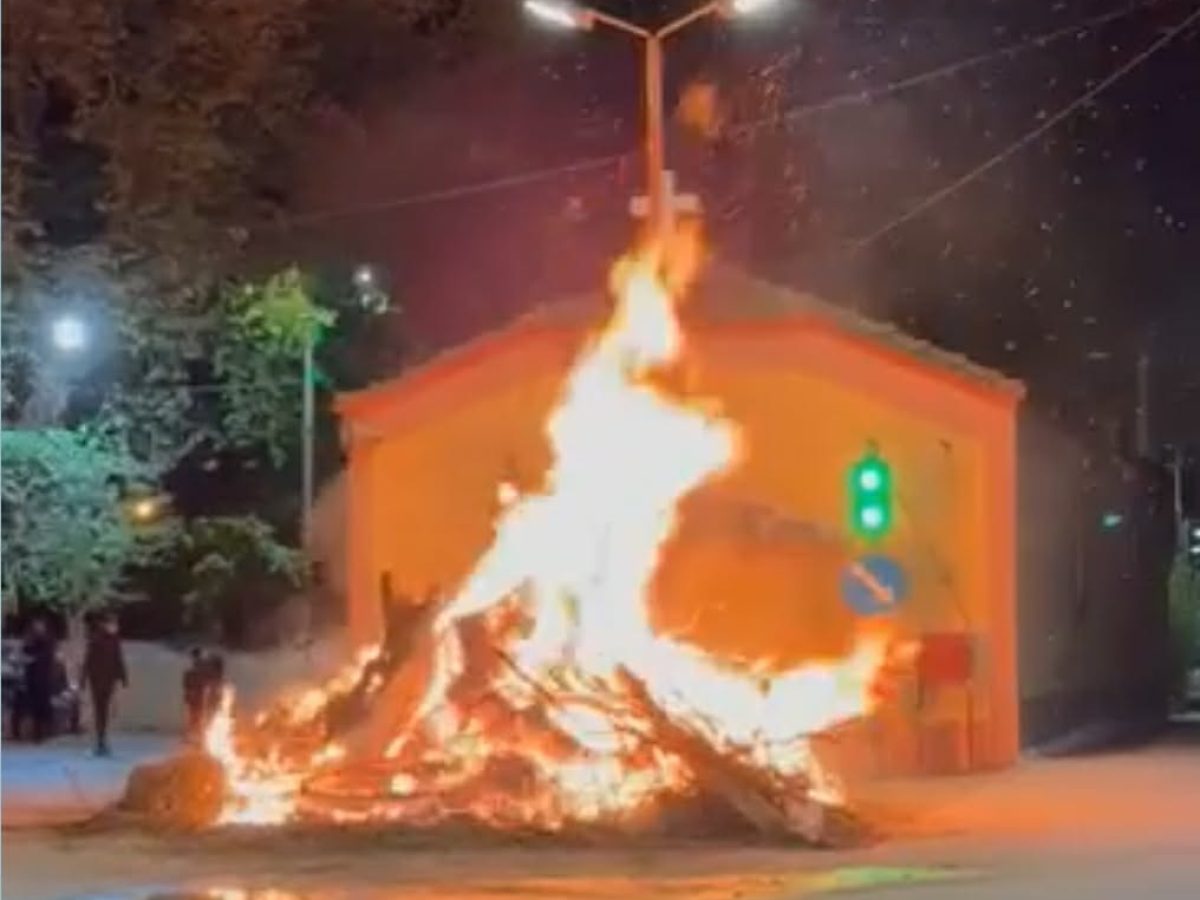 Δρυμός Βόνιτσας: Αναβίωσε και φέτος το «Κάψιμο του Ιούδα» τη Μεγάλη Πέμπτη