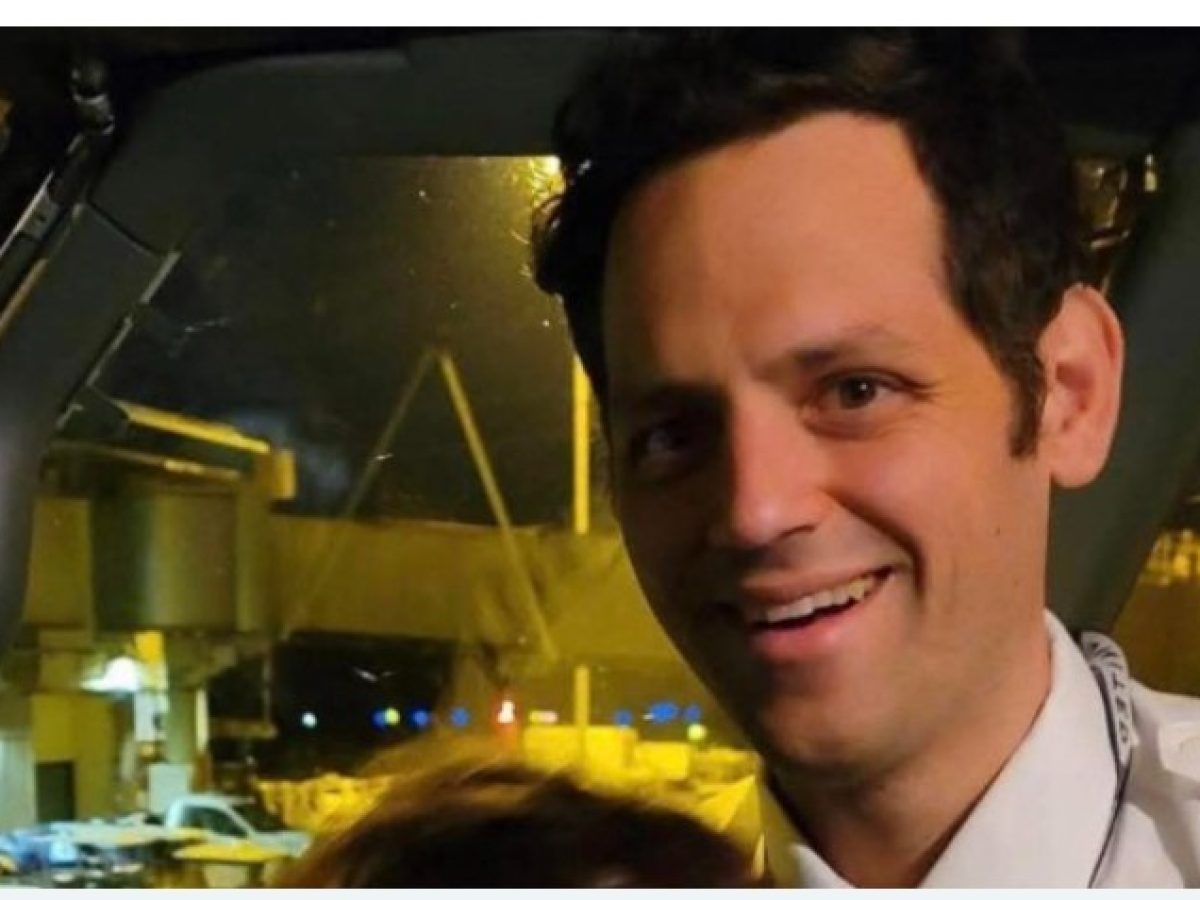 Έφυγε από τη ζωή σε ηλικία μόλις 40 ετών ο Βασίλης Βασιλαράς. Ο ροδίτης που διέπρεψε ως κυβερνήτης μεγάλων αεροσκαφών στις ΗΠΑ