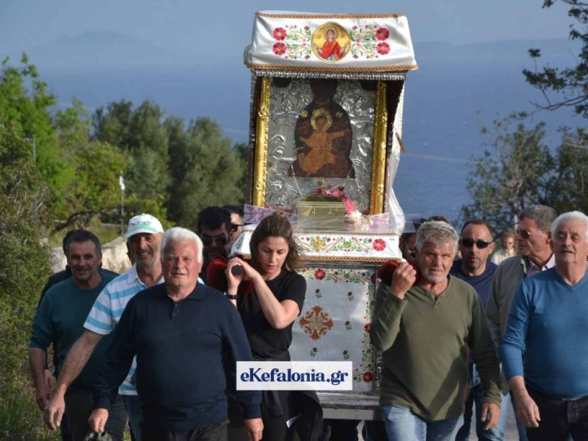 Έφτασε η εικόνα της Παναγιάς από τα Σίσσια στα Βλαχάτα [εικόνες +βίντεο]