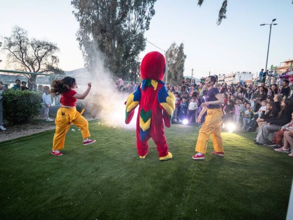 Εγκαίνια της παιδικής χαράς στην Παλαιά Φώκαια