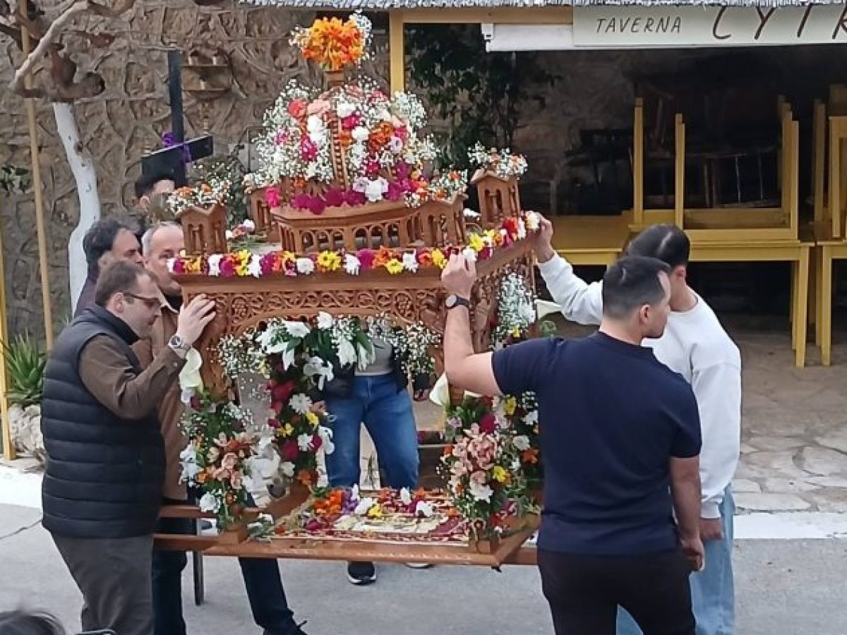 Εγκλουβή: Με απλότητα και κατάνυξη η περιφορά του Επιταφίου