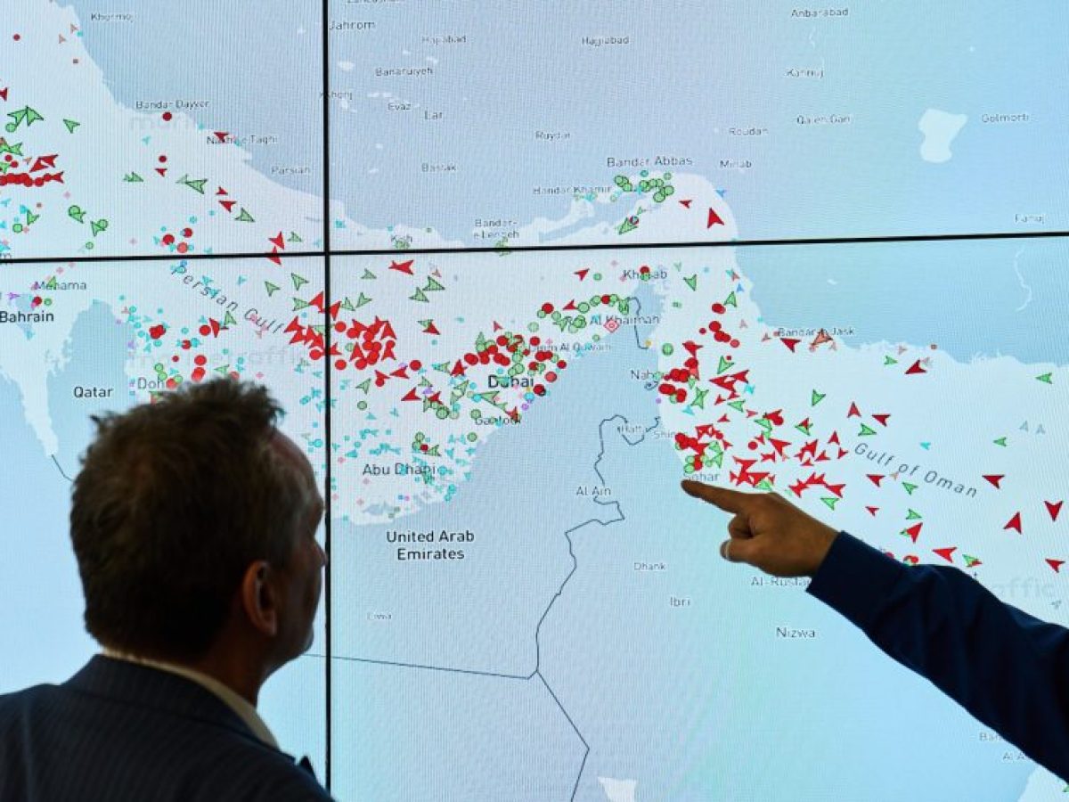 Εκατέρωθεν απειλές Τραμπ – Φρουρών για τα Στενά του Ορμούζ