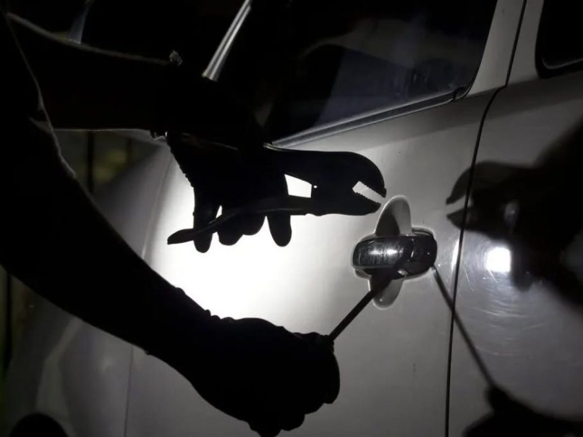 Έκλεψε αμάξι απ΄τα Κεραμειά,το παράτησε στην Αγ.Παρασκευή και συνελήφθη στην Αγιάσο!!