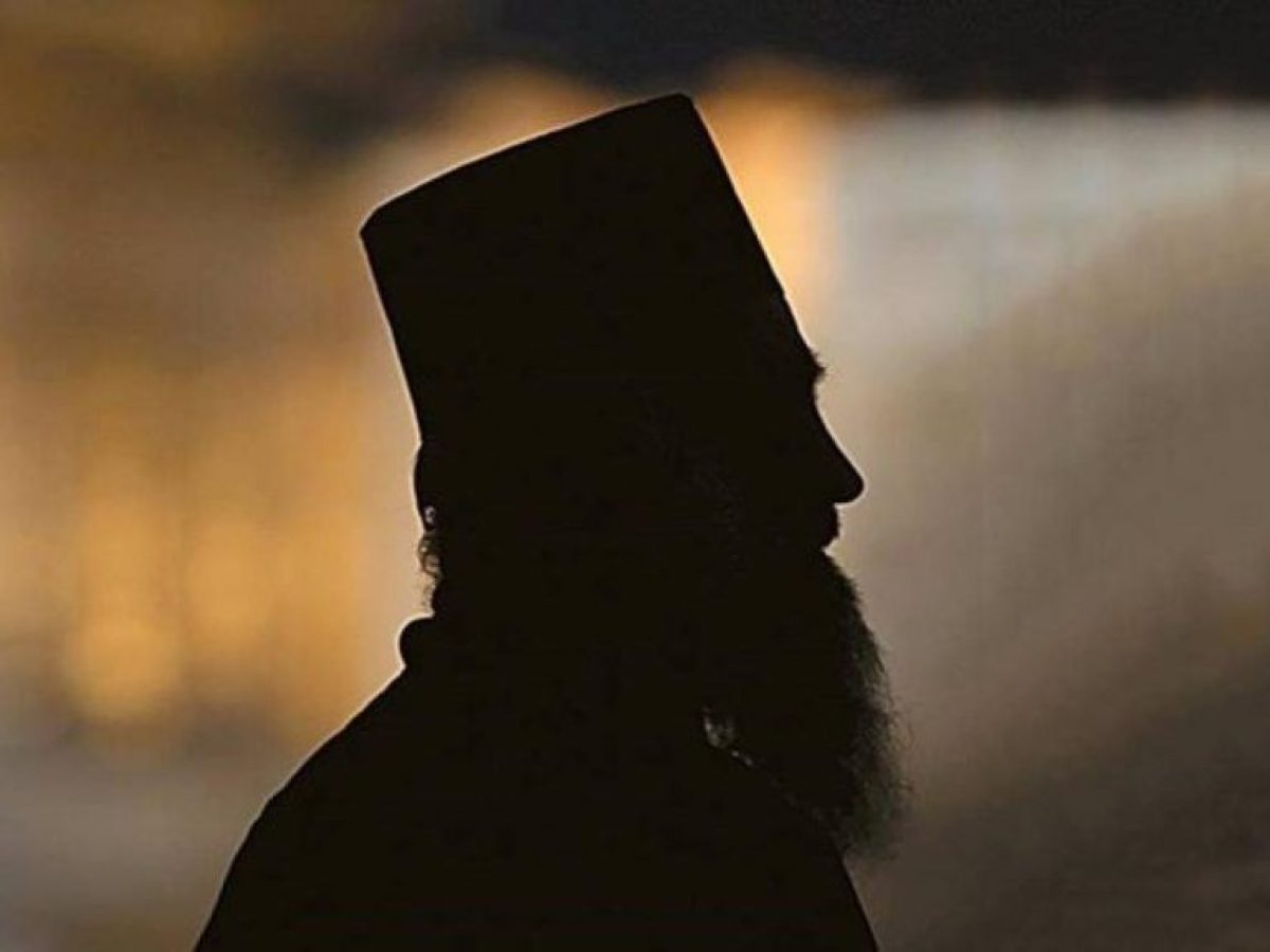 Ελεύθερος άνευ όρων ο Αρχιμανδρίτης για την «υπόθεση του Σταυρού» – Η απάντηση περί «δολοφονίας χαρακτήρα»