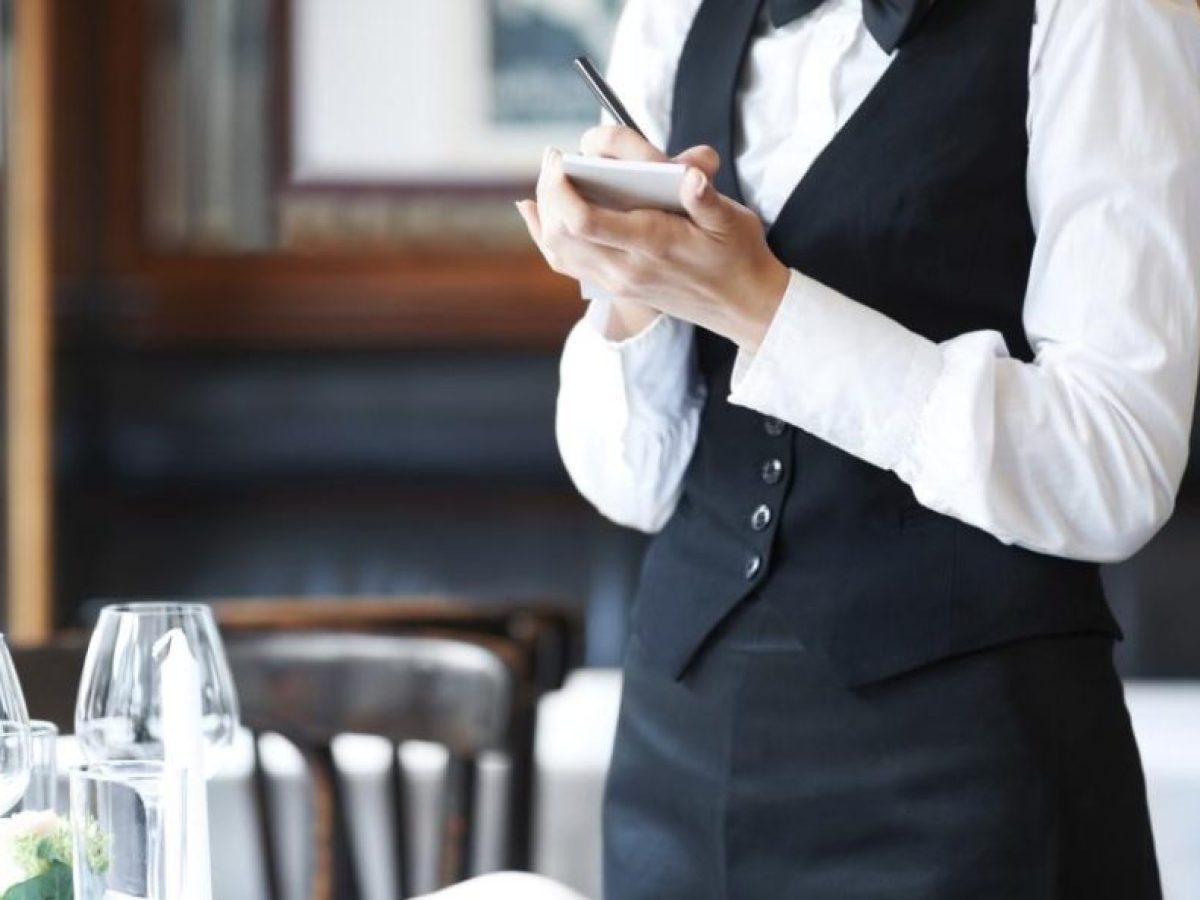 Ελλάδα χωρίς εργαζόμενους στον τουρισμό; Έως 100.000 κενές θέσεις