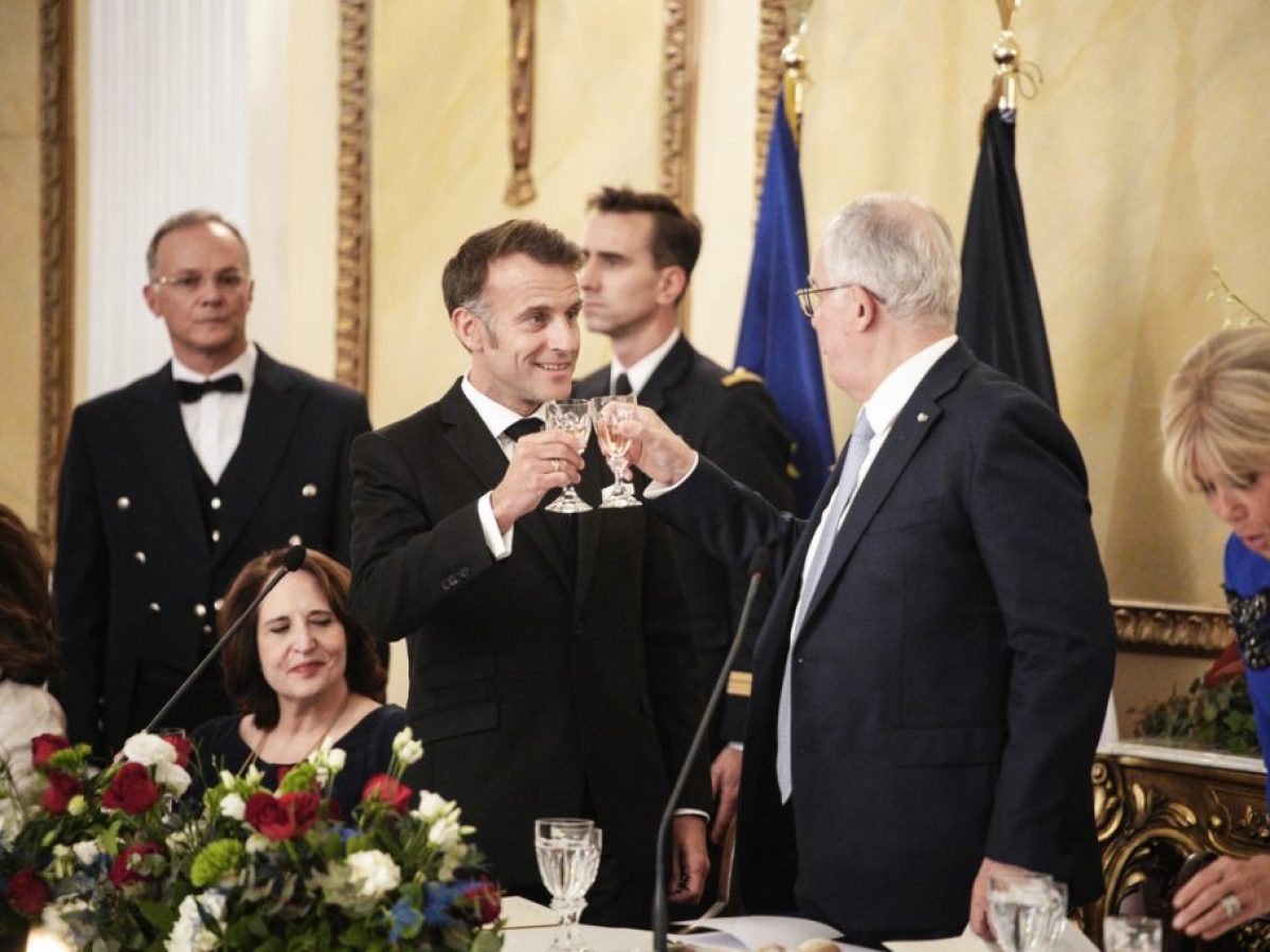 «Ελλάς – Γαλλία, Συμμαχία»: Εμβάθυνση των στρατηγικών σχέσεων – Το Σάββατο η υπογραφή συμφωνιών από Μητσοτάκη και Μακρόν