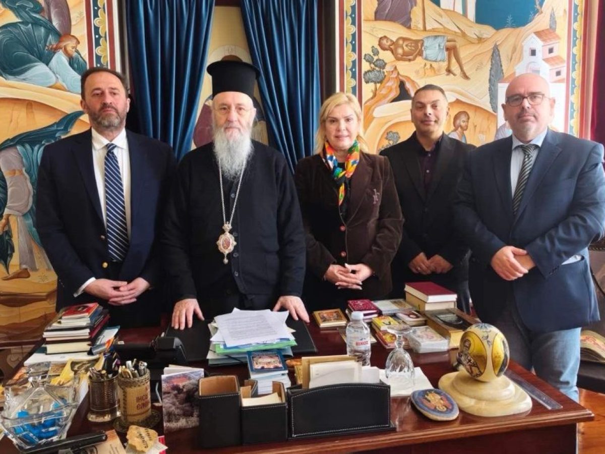 Έμπρακτη στήριξη και αλληλεγγύη από την Περιφέρεια στις Μητροπόλεις για το Πάσχα