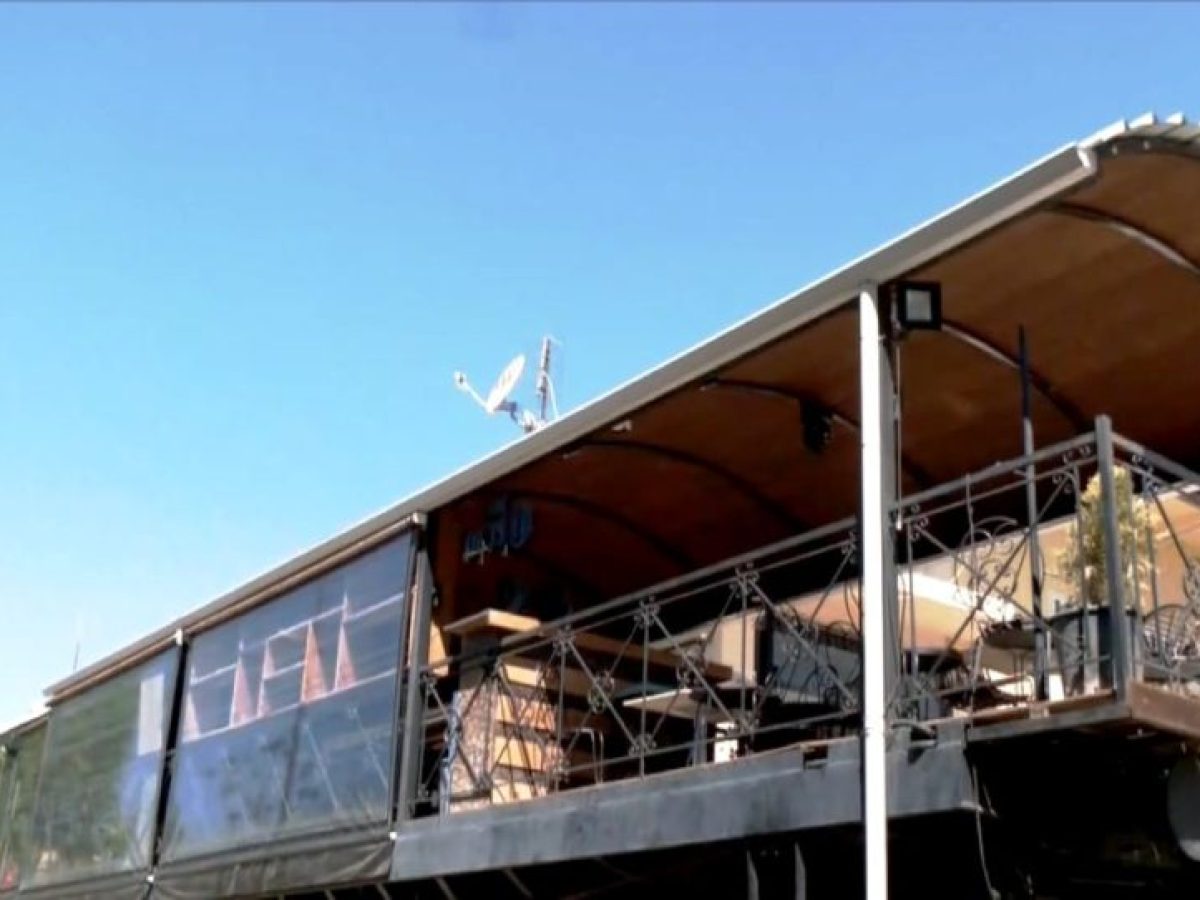 Ένα εγκαταλελειμμένο βαγόνι τρένου έγινε “καφέ”