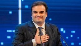 enas-ipourgos-dipla-mas