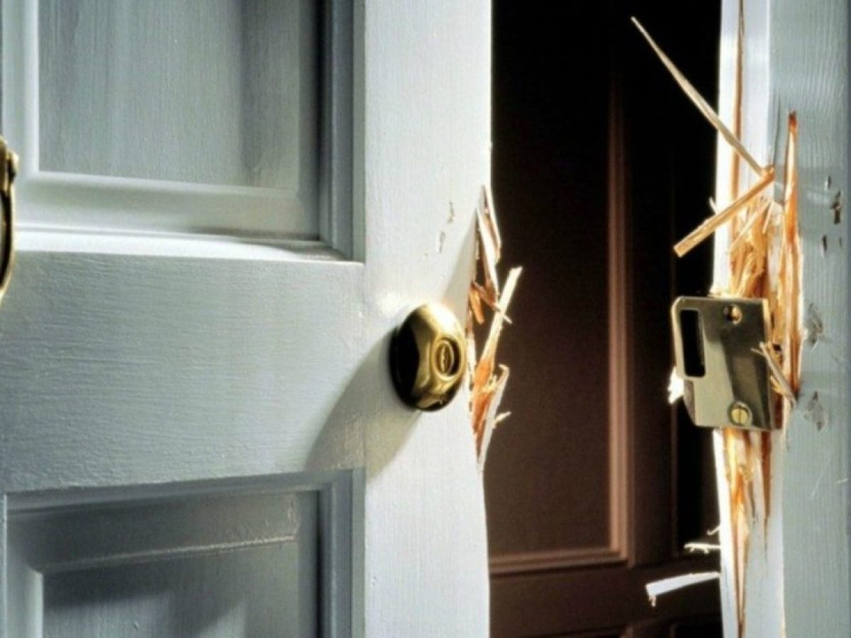 Ένοπλη ληστεία στη Θήβα: Άρπαξαν 150.000 ευρώ από μητέρα και γιο