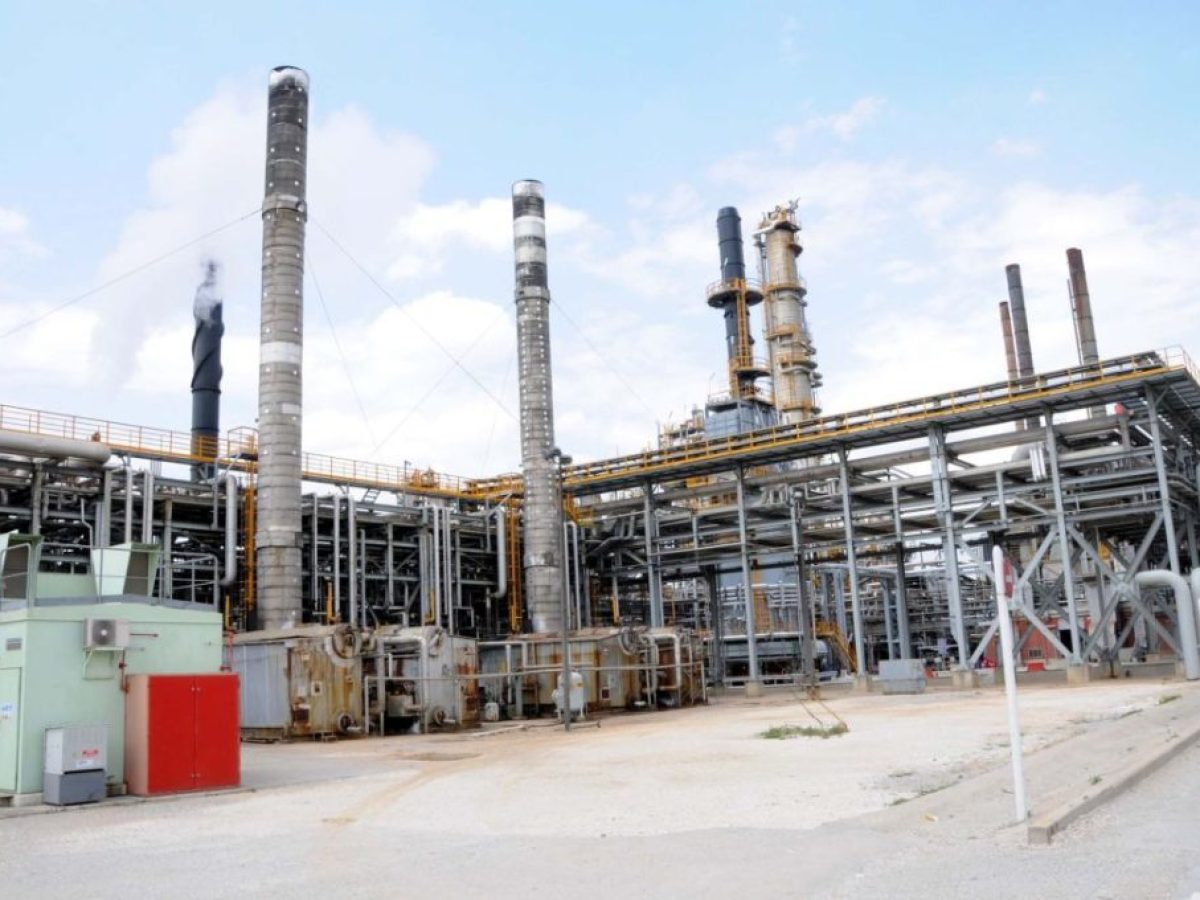 Ένταση στην Θεσσαλονίκη για τις απολύσεις 37 εργαζομένων στα ΕΛΠΕ