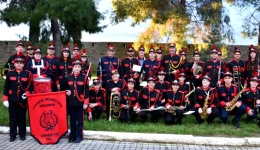 entiposiaki-i-filarmoniki-lechenon-sto